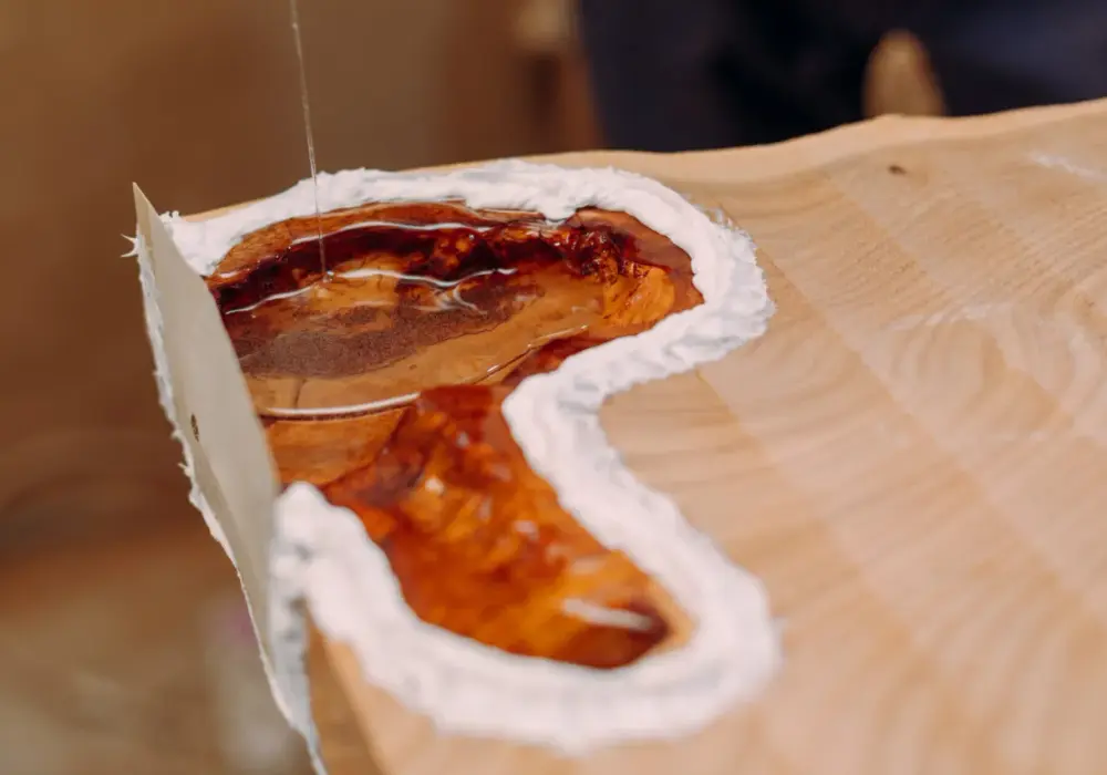 Żywica epoksydowa na ścianę - Poradnik DIY i jak uniknąć błędów