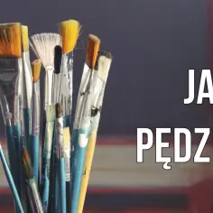 Różne rodzaje pędzli malarskich, od płaskich po okrągłe, gotowe do tworzenia dzieł sztuki.
