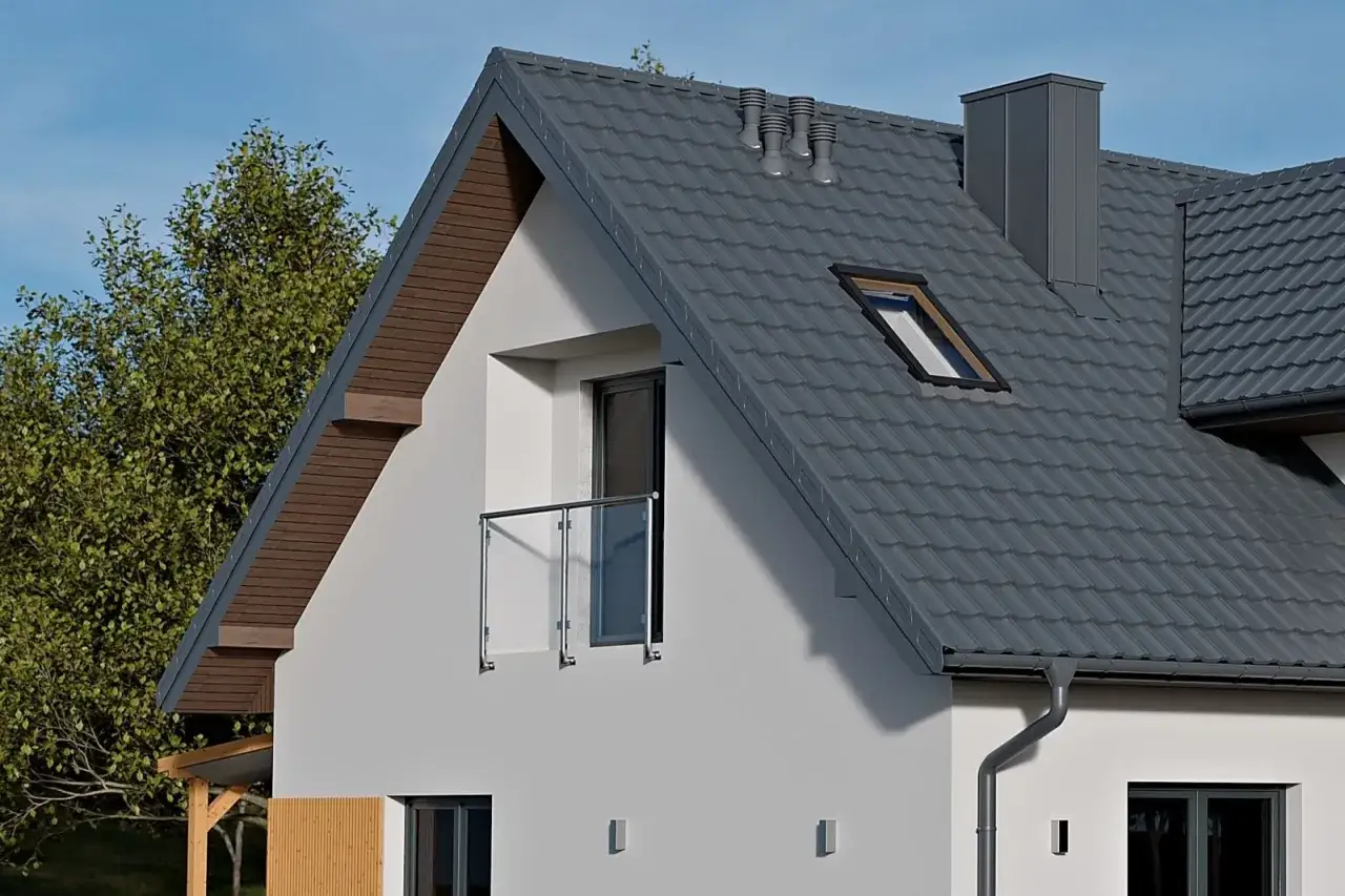 Nowoczesne obróbki dekarskie wzory na szarym dachu z lukarną i kominem. Elegancki detal architektoniczny.