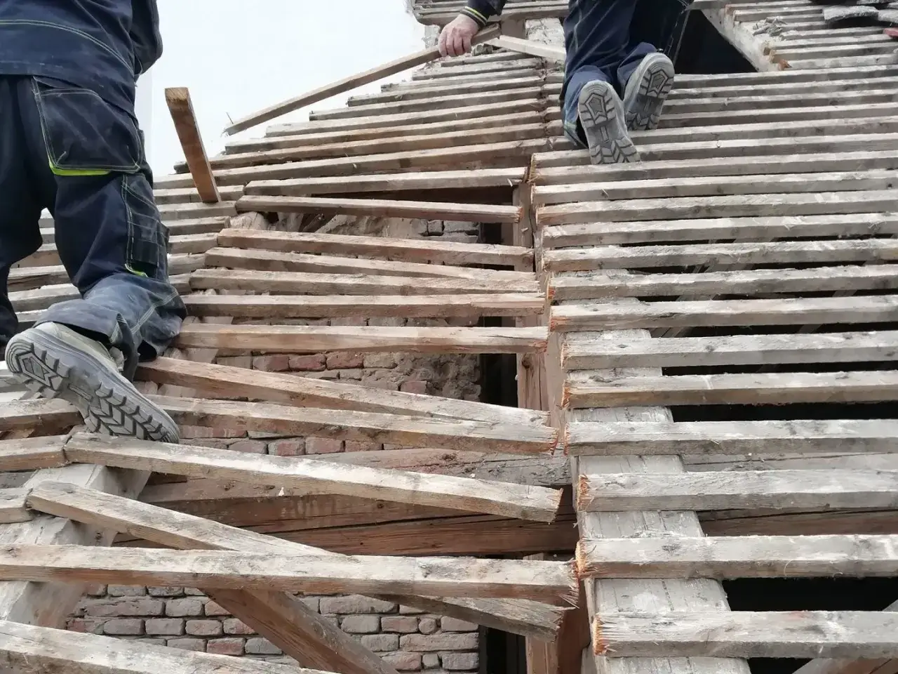 Zdjęcie Czy przedłużenie dachu wymaga pozwolenia czy zgłoszenia? Sprawdź!