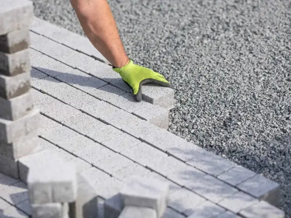 Cement pod kostkę - wybierz typ i proporcje dla trwałej nawierzchni